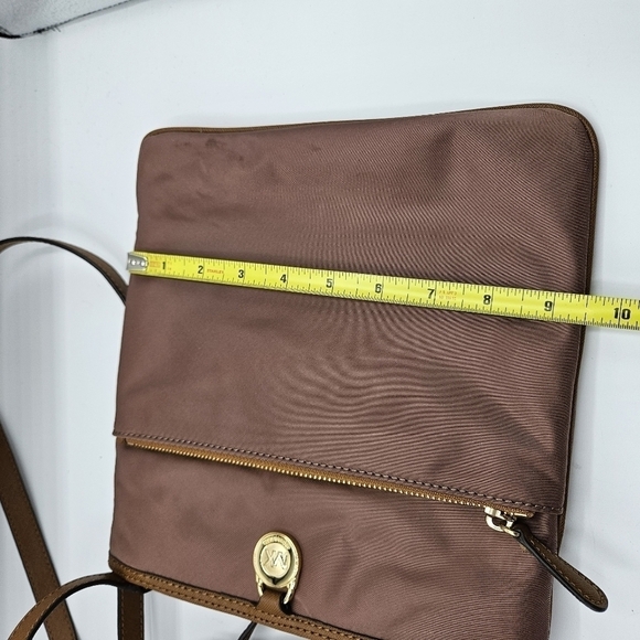 Michael Kors crossbody ba with adjustable straps - Picture 6 of 12
